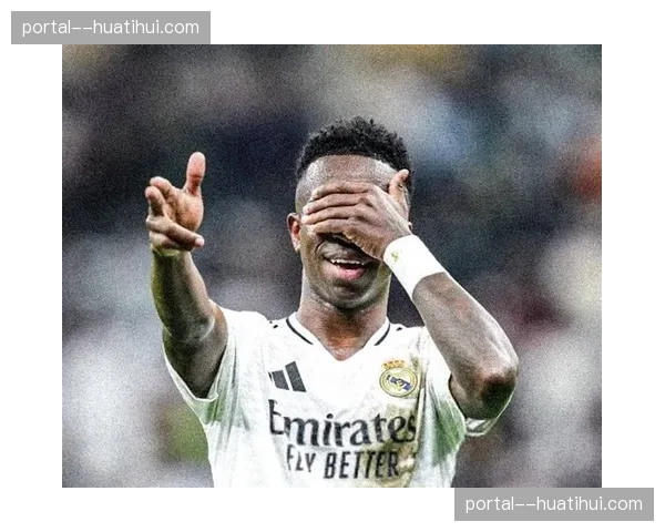 特写镜头：终场哨响，马赛老将托万瘫坐在地，球队的防守体系今夜彻底崩盘